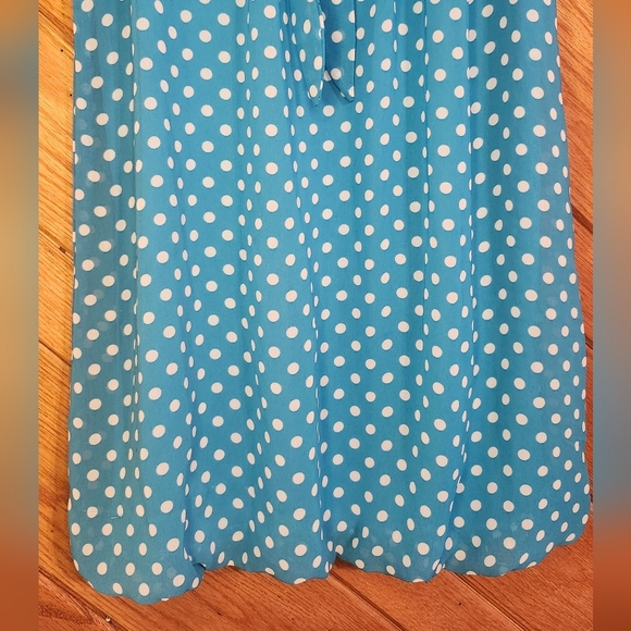 Amy Byer blue polka dot sleeveless blouse with bow size medium - Picture 4 of 10